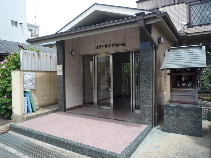 物件外観写真4　(エントランス部分)