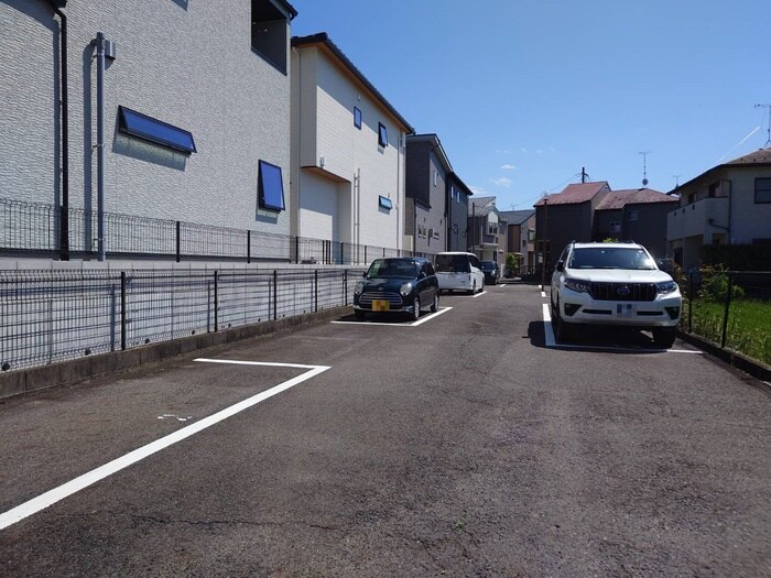 物件外観写真2　(駐車場)