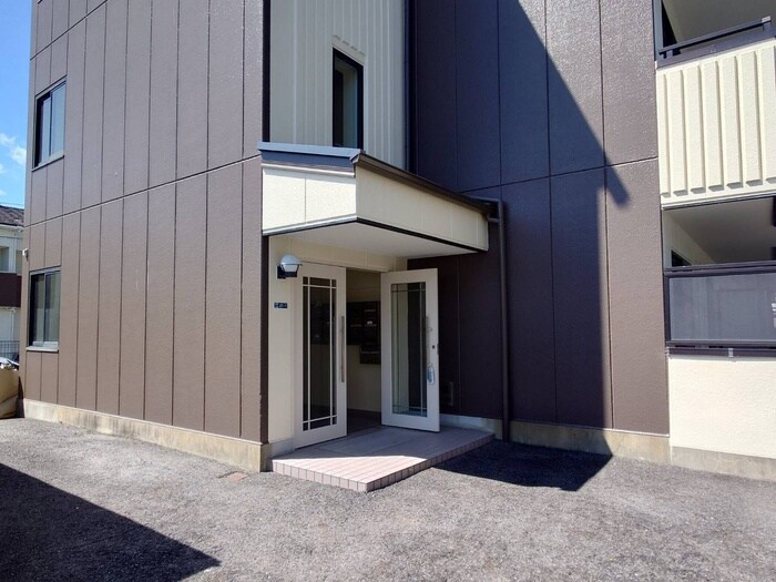 物件外観写真5　(エントランス部分)
