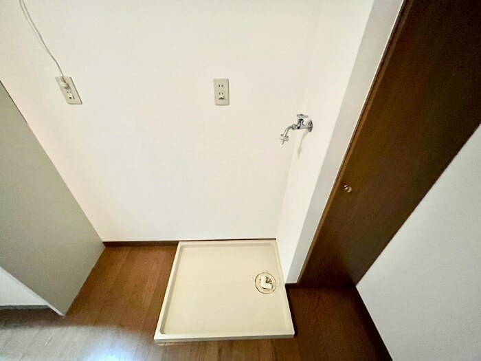 物件内観写真17　(洗濯機置場)