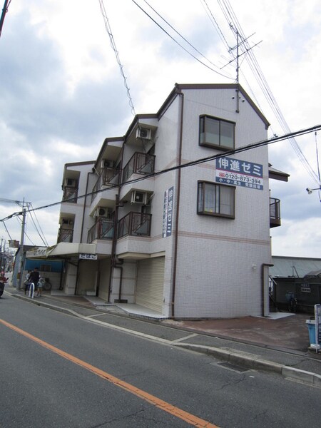 吉村マンション外観写真