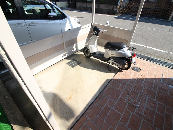 物件外観写真2　(駐輪場)