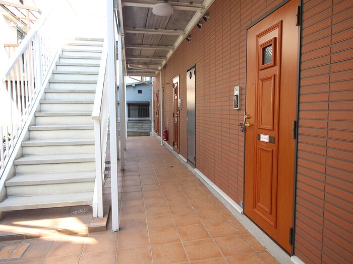 物件外観写真4　(エントランス部分)