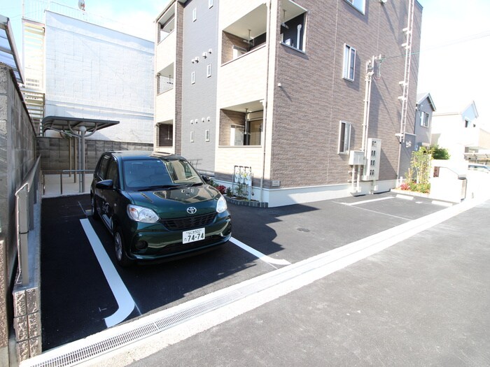 物件外観写真4　(駐車場)