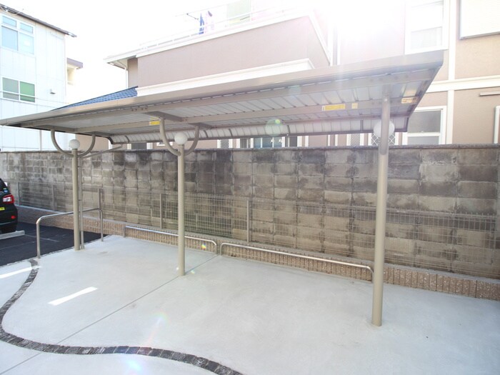 物件外観写真5　(駐輪場)