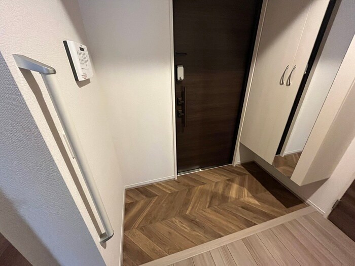 物件内観写真16　(玄関)