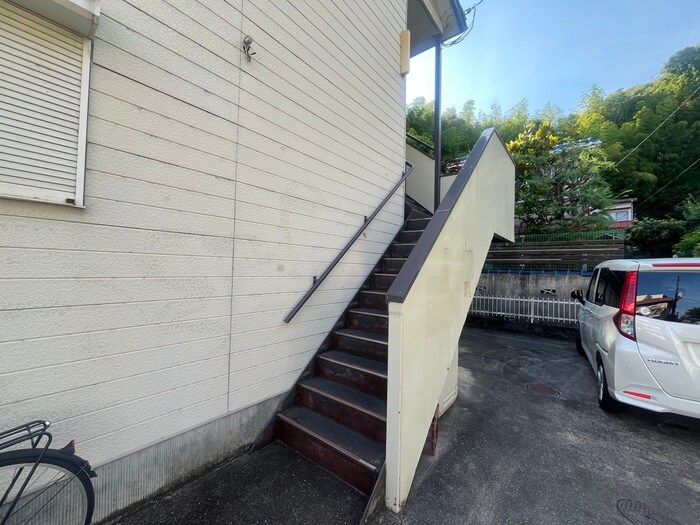 物件外観写真4　(エントランス部分)