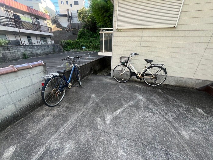物件外観写真6　(駐輪場)