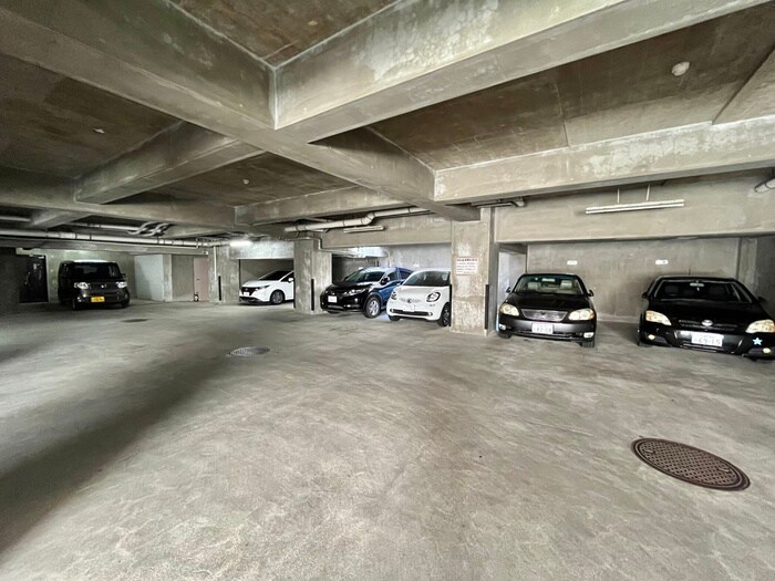 物件外観写真4　(駐車場)