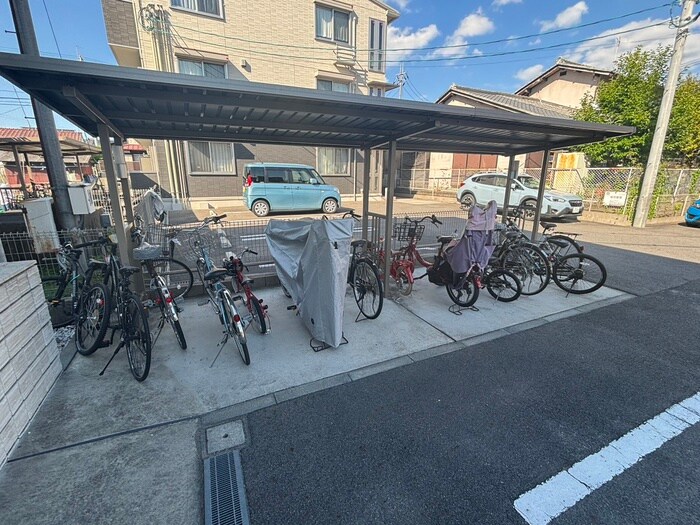 物件外観写真4　(駐輪場)
