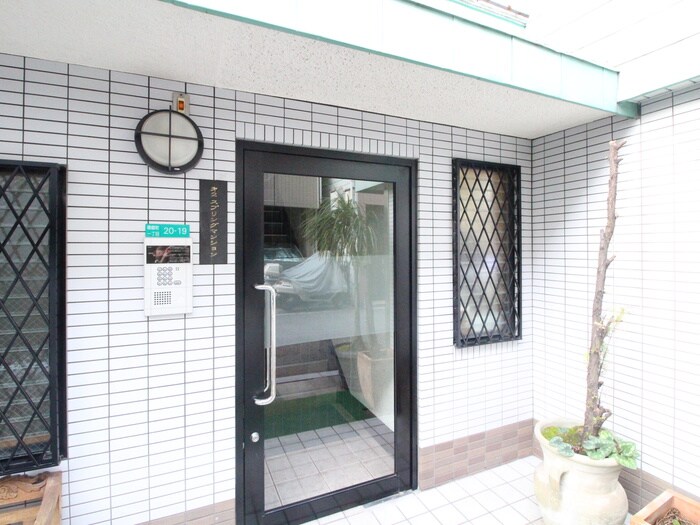 物件外観写真4　(エントランス部分)