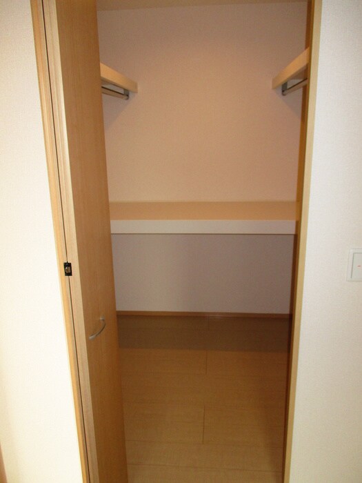 物件内観写真12　(収納)