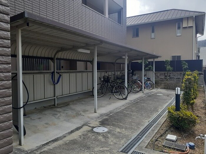 物件外観写真3　(駐輪場)
