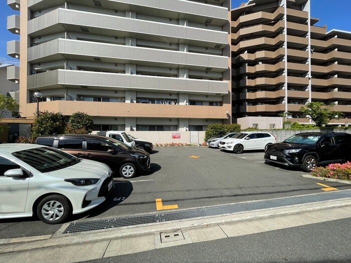 物件外観写真4　(駐車場)