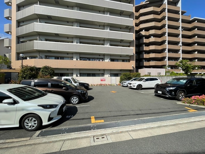 物件外観写真4　(駐車場)