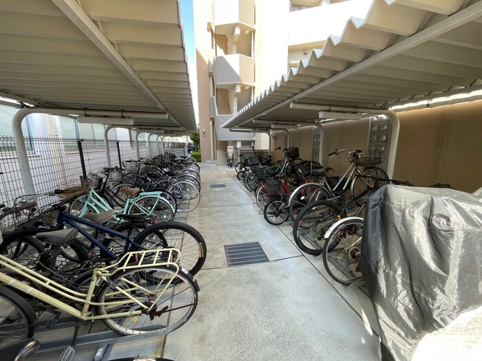 物件外観写真5　(駐輪場)