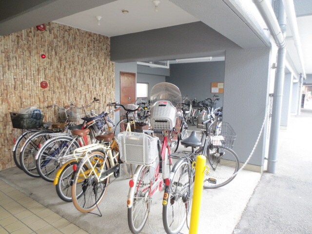 物件外観写真2　(駐輪場)