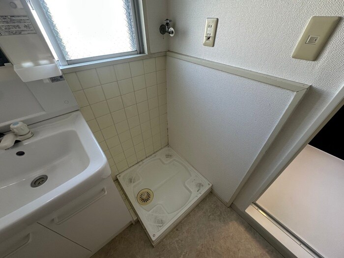 物件内観写真10　(洗濯機置場)