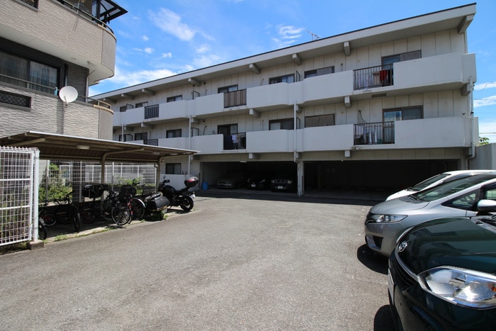 物件外観写真5　(駐車場)