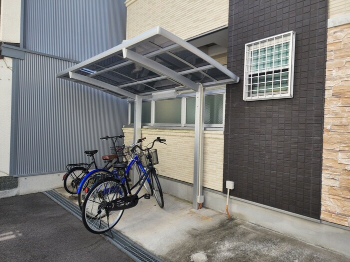 物件外観写真4　(駐輪場)