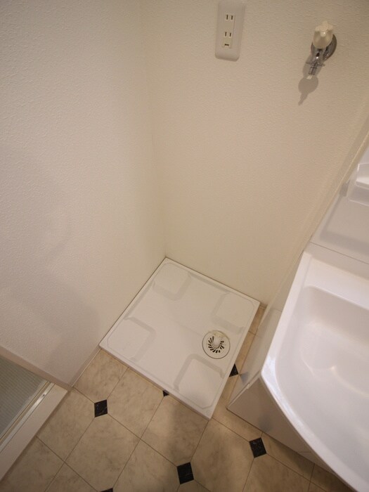 物件内観写真10　(洗濯機置場)