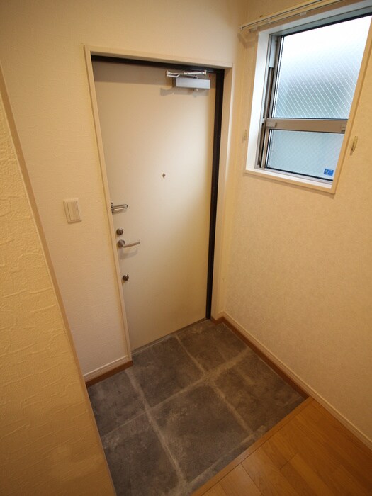 物件内観写真13　(玄関)