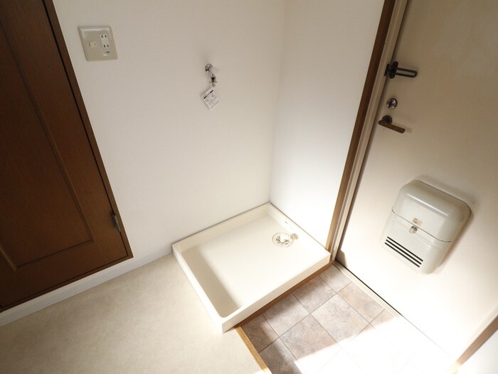 物件内観写真15　(洗濯機置場)