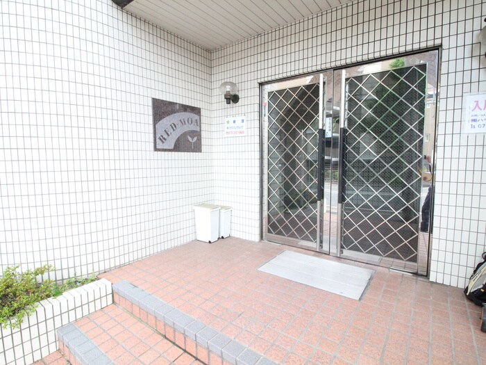 物件外観写真4　(エントランス部分)