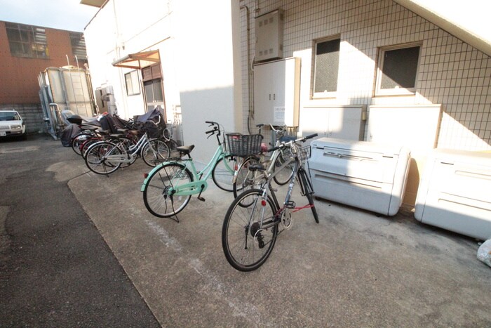 物件外観写真5　(駐輪場)