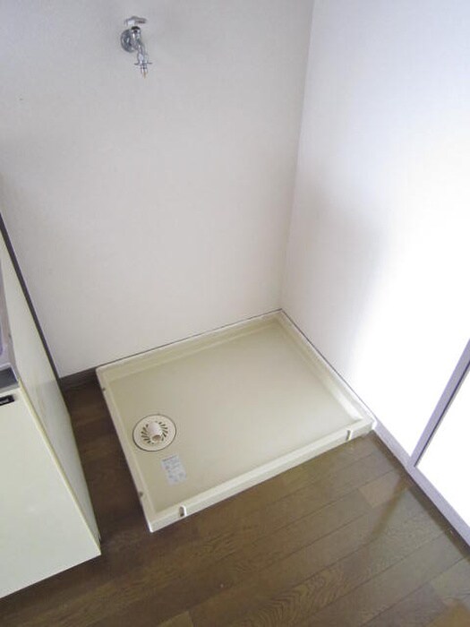 物件内観写真11　(洗濯機置場)