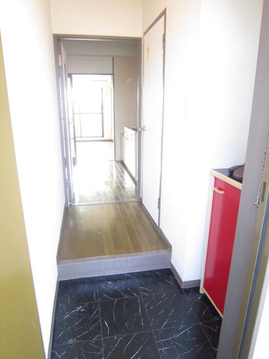 物件内観写真14　(玄関)