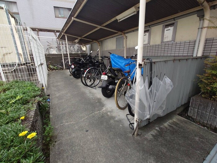 物件外観写真6　(駐輪場)