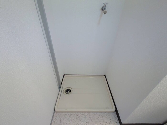 物件内観写真10　(洗濯機置場)