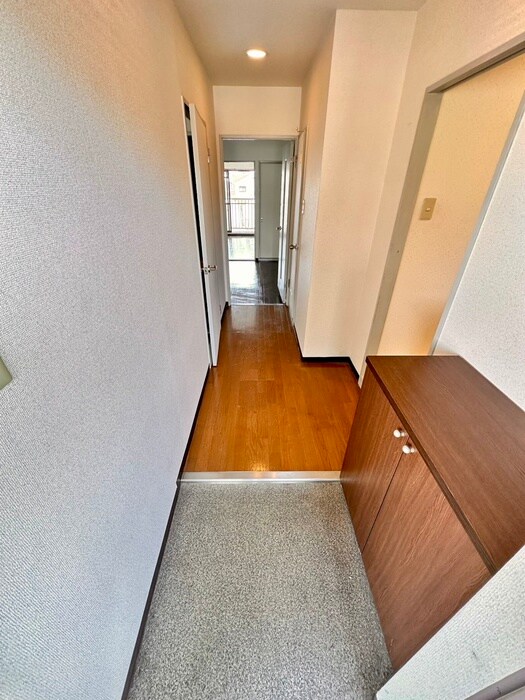 物件内観写真14　(玄関)