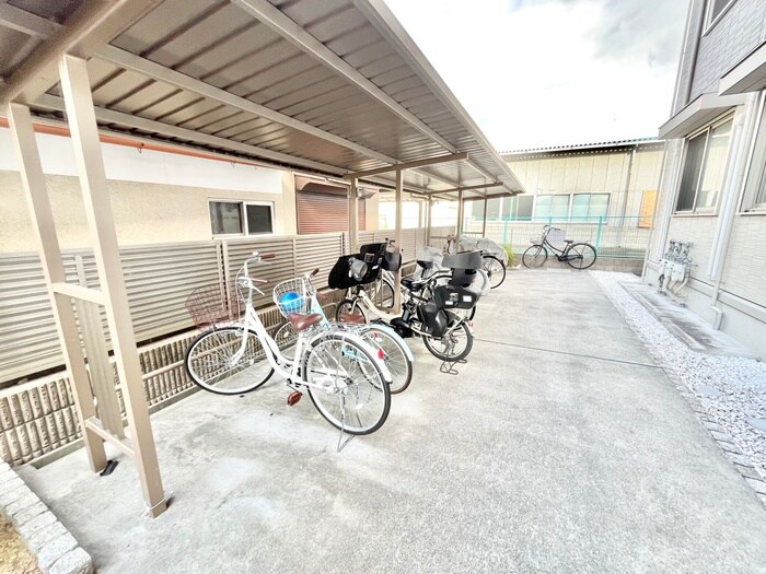 物件外観写真4　(駐輪場)