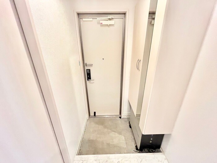 物件内観写真18　(玄関)