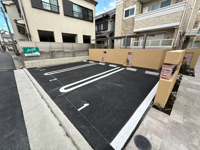 物件外観写真5　(駐車場)