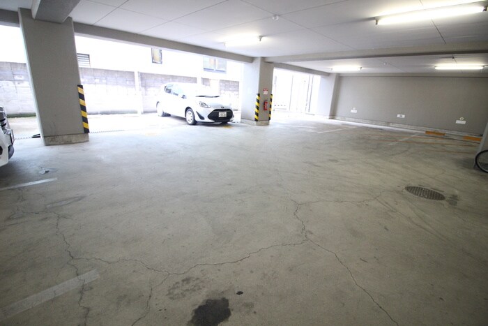 物件外観写真5　(駐車場)