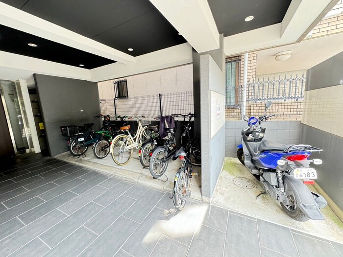物件外観写真5　(駐輪場)