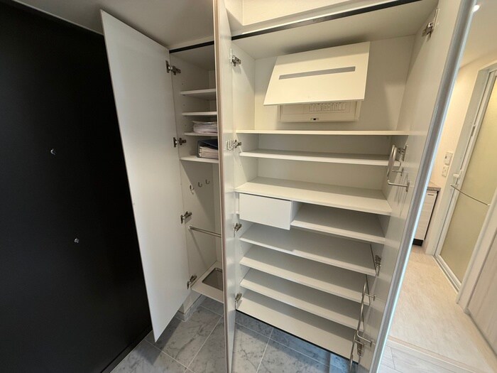 物件内観写真18　(靴箱)