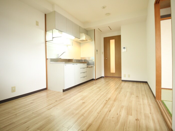 物件内観写真8　(居室)