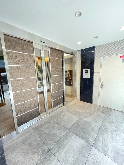 物件外観写真5　(エントランス部分)