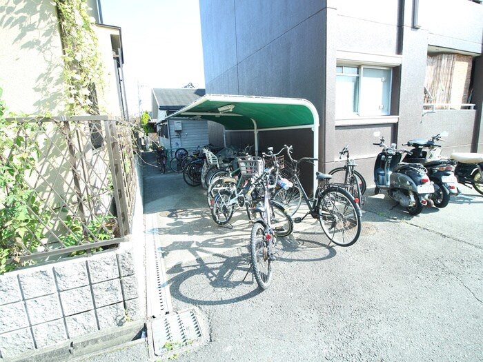 物件外観写真4　(駐輪場)