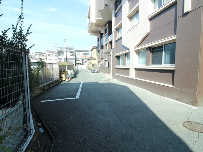 物件外観写真5　(駐車場)