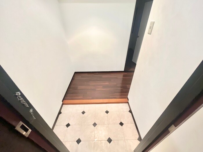 物件内観写真15　(玄関)