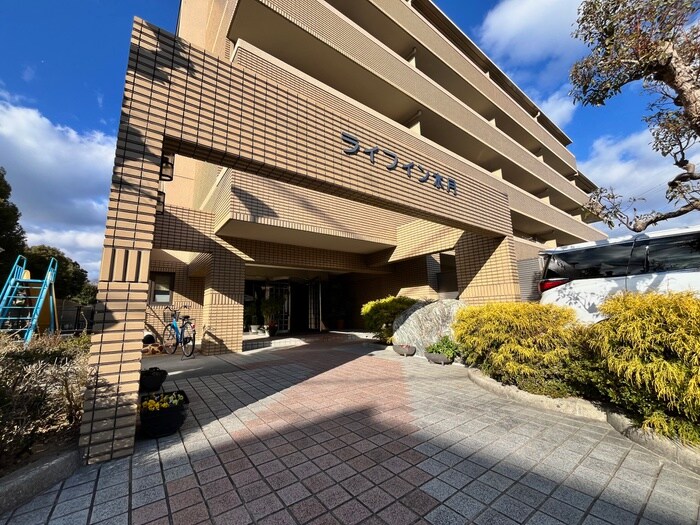 物件外観写真2　(エントランス部分)