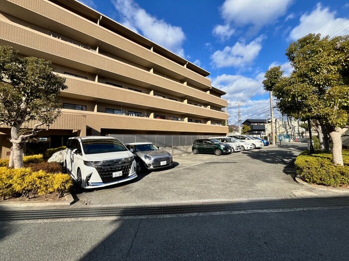 物件外観写真3　(駐車場)