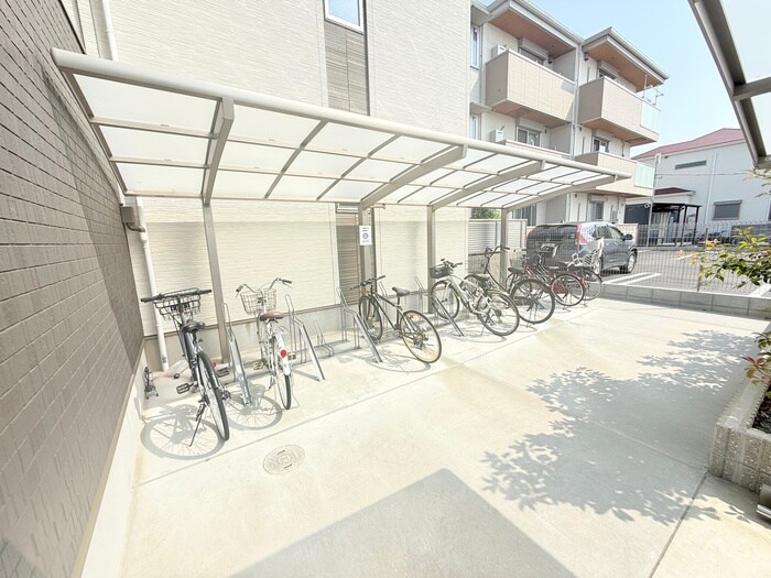 物件外観写真4　(駐輪場)