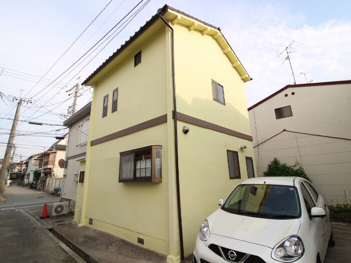 川西市南花屋敷3丁目7-16戸建の物件外観写真