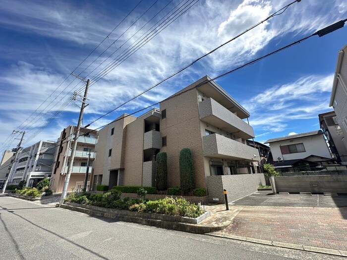 物件外観写真2　(駐車場)